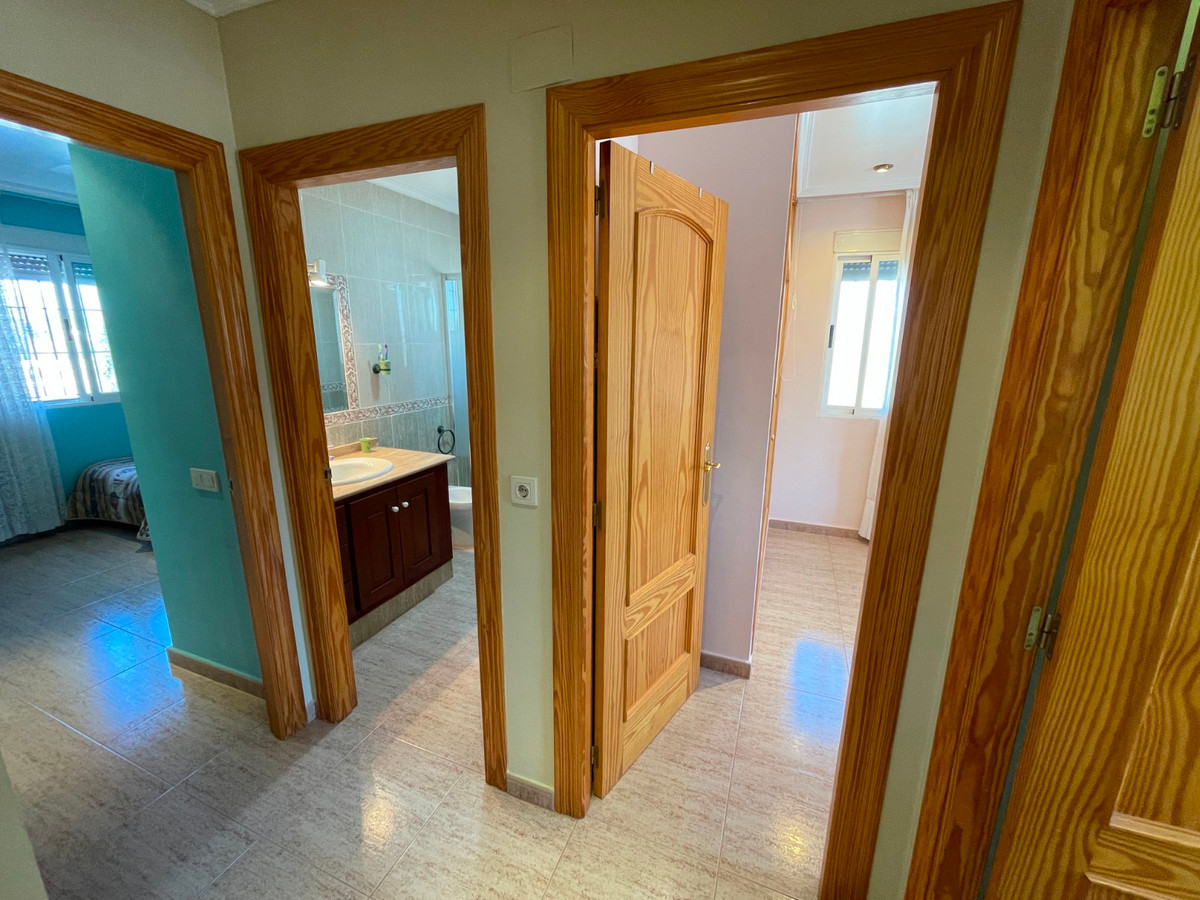 Se vende Villa - Chalet de 3 dormitorios en Costa Blanca, Alicante, España
