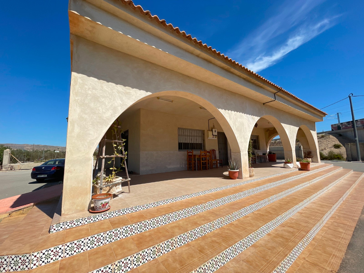Se vende Villa - Chalet de 3 dormitorios en Costa Blanca, Alicante, España