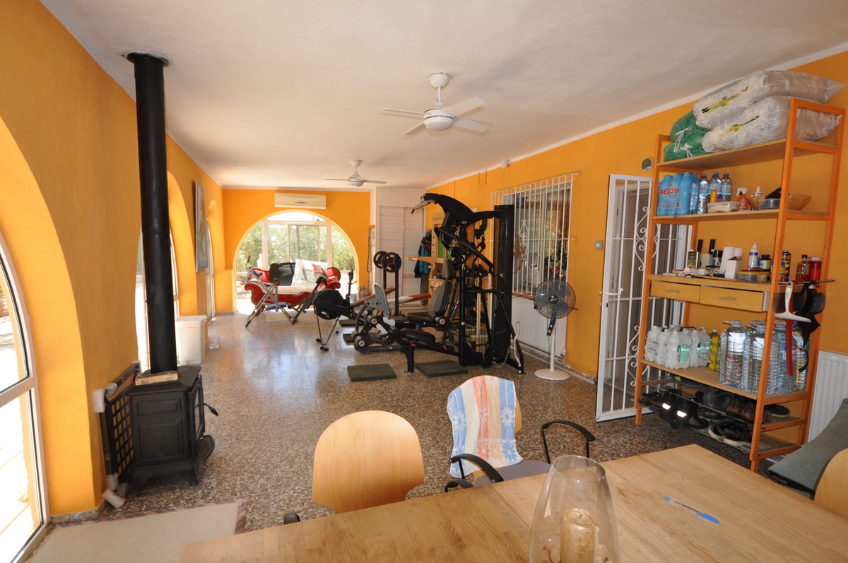 5 Bed Townhouse for sale in Crevillent Costa Blanca, Alicante, Spain