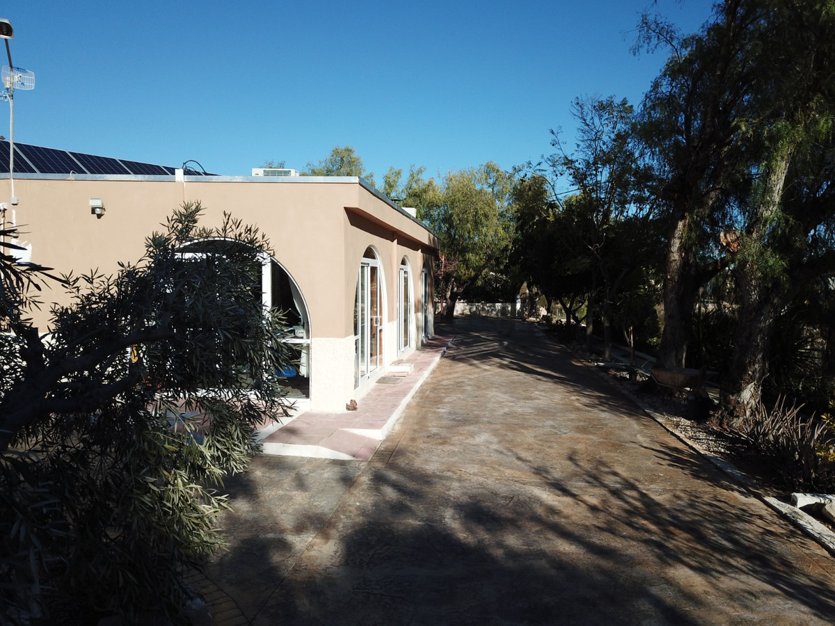 5 Bed Townhouse for sale in Crevillent Costa Blanca, Alicante, Spain