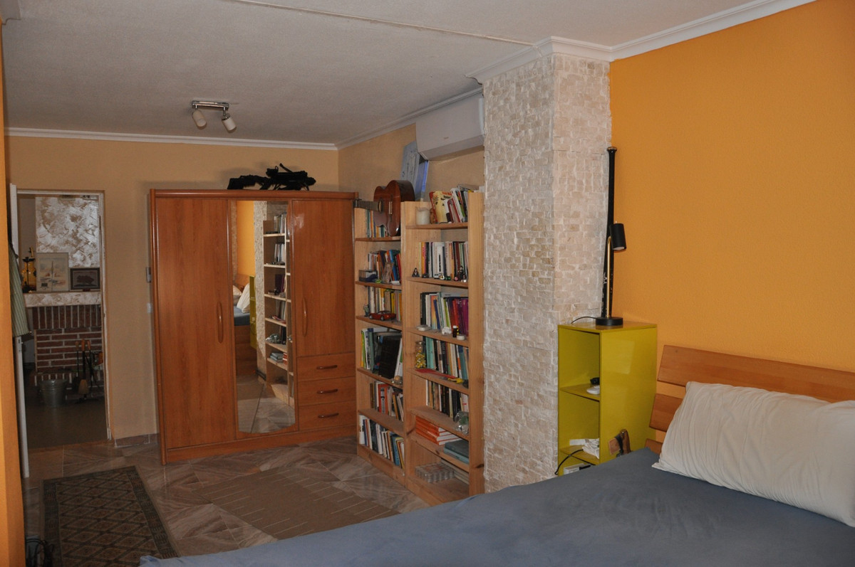5 Bed Townhouse for sale in Crevillent Costa Blanca, Alicante, Spain