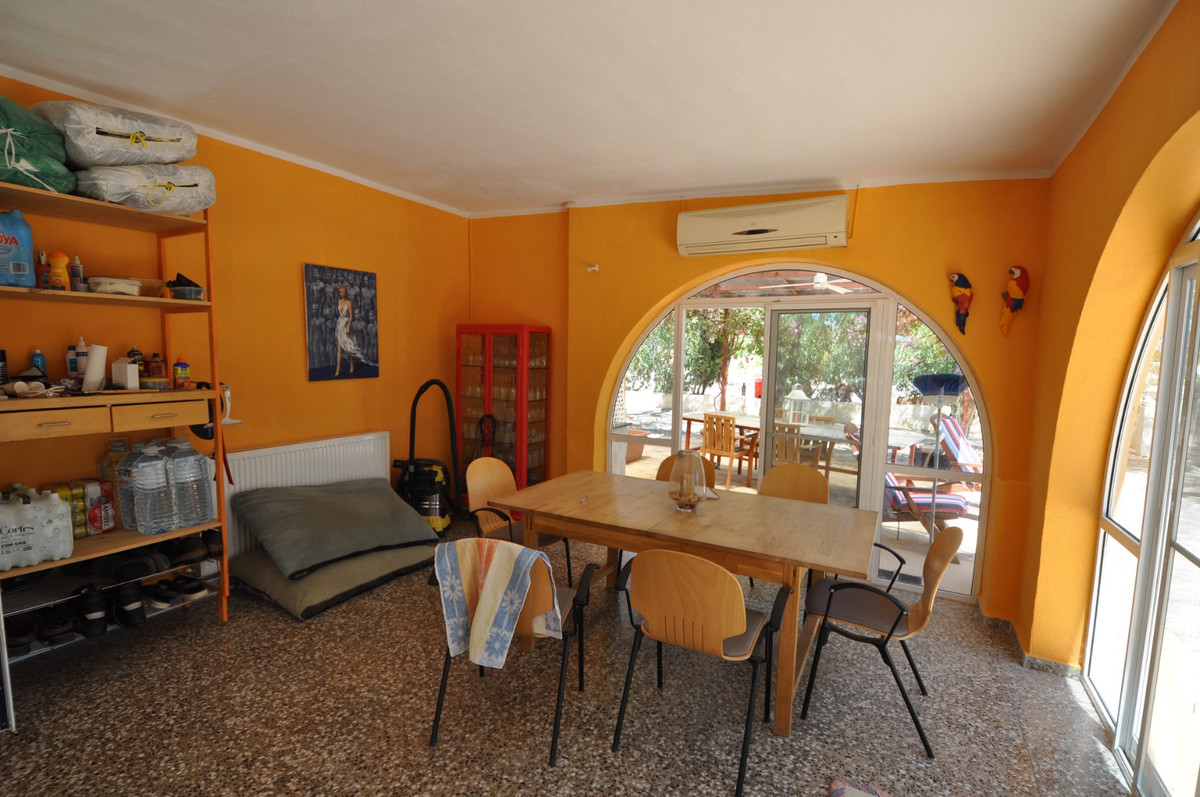 5 Bed Townhouse for sale in Crevillent Costa Blanca, Alicante, Spain