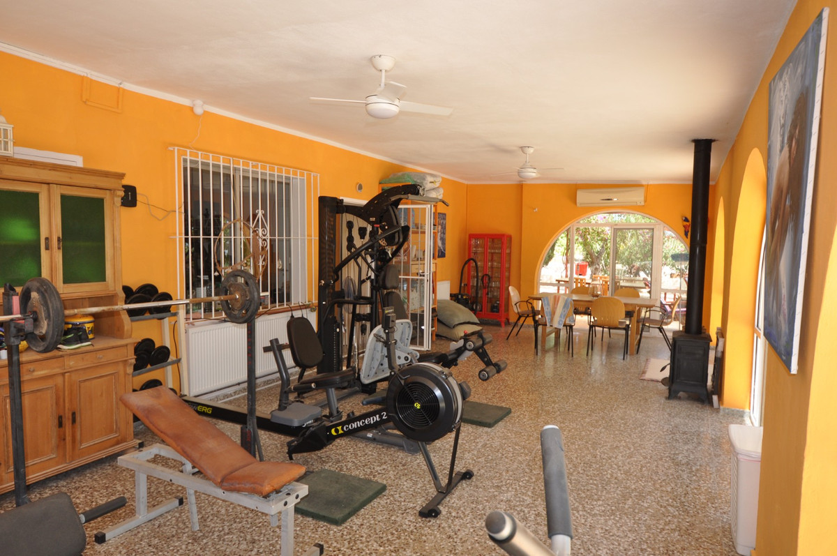 5 Bed Townhouse for sale in Crevillent Costa Blanca, Alicante, Spain