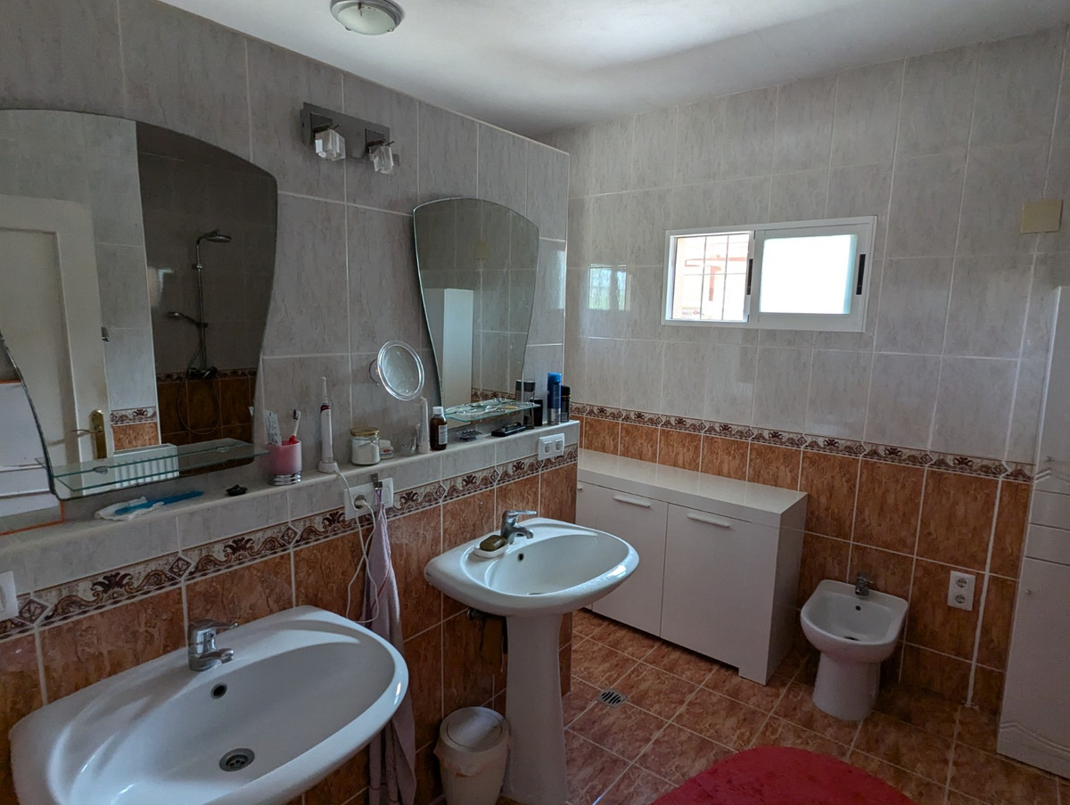 5 Bed Townhouse for sale in Crevillent Costa Blanca, Alicante, Spain