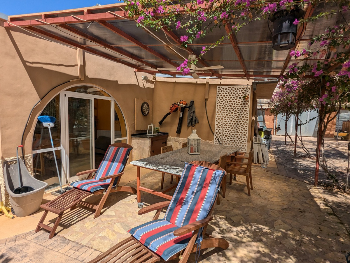 5 Bed Townhouse for sale in Crevillent Costa Blanca, Alicante, Spain