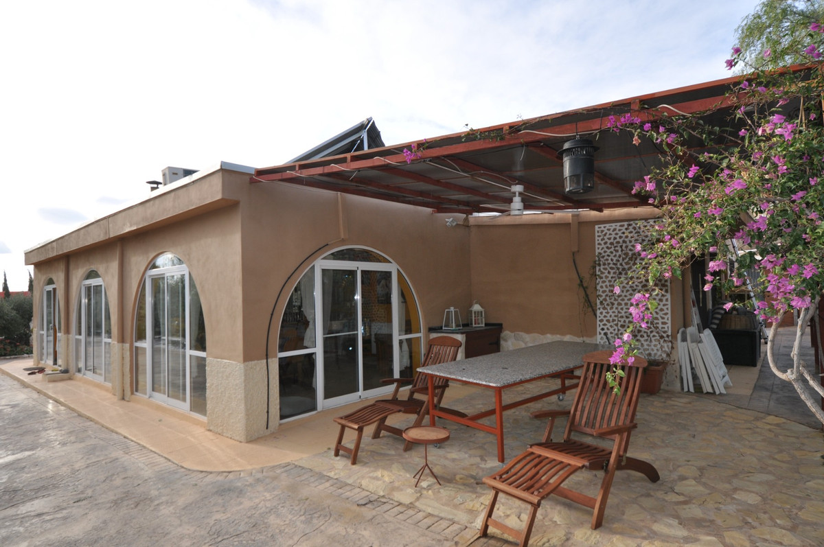 5 Bed Townhouse for sale in Crevillent Costa Blanca, Alicante, Spain