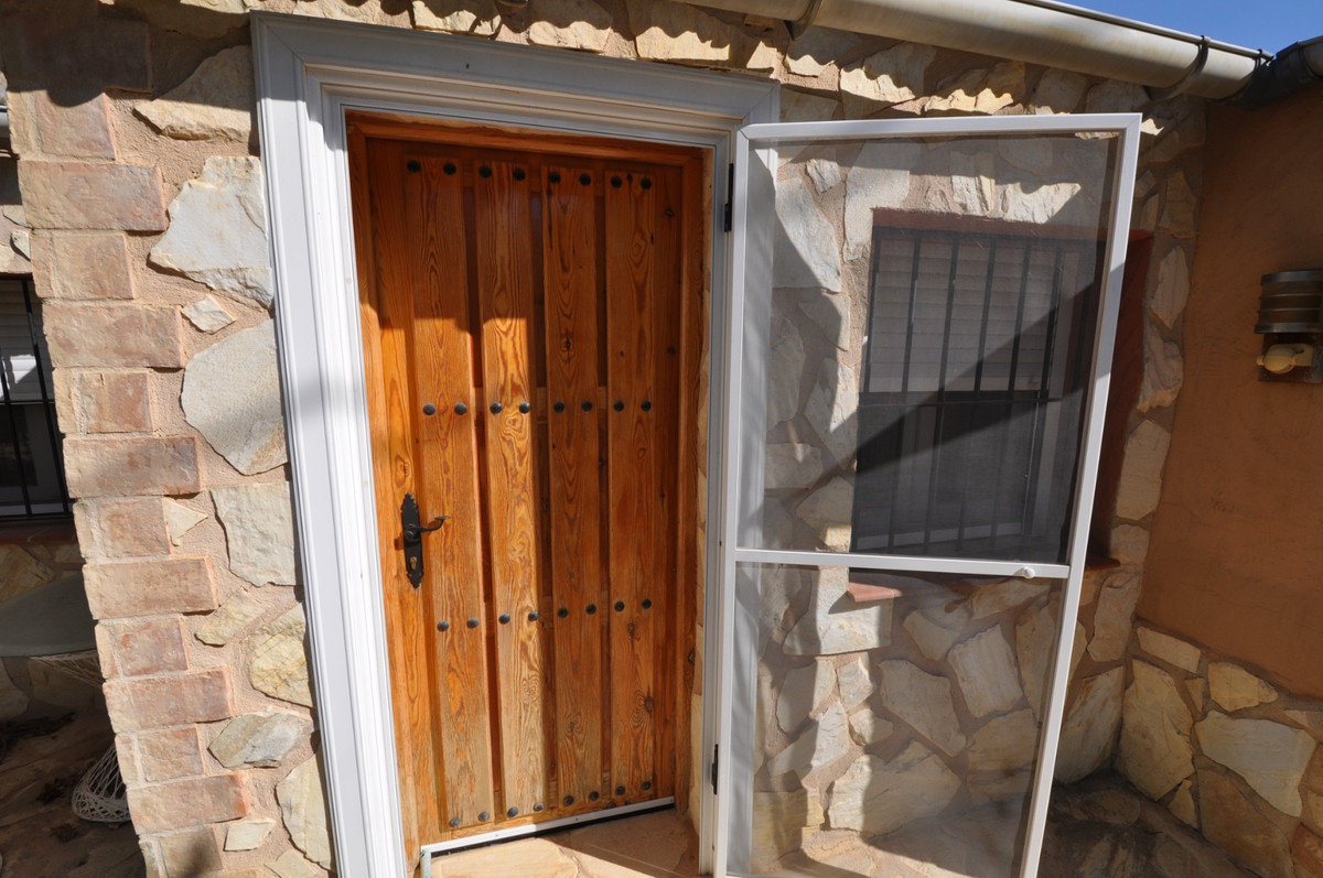 5 Bed Townhouse for sale in Crevillent Costa Blanca, Alicante, Spain