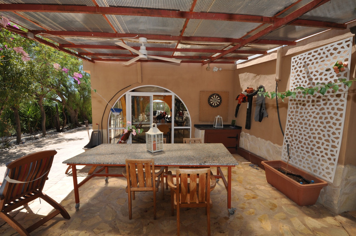 5 Bed Townhouse for sale in Crevillent Costa Blanca, Alicante, Spain