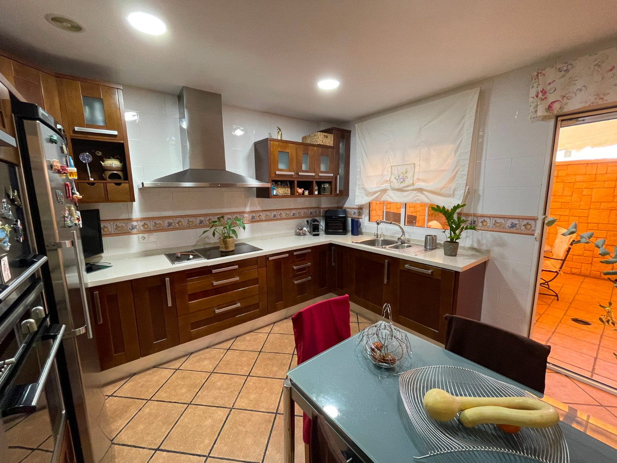 4 Bed Townhouse for sale in Elche Costa Blanca, Alicante, Spain