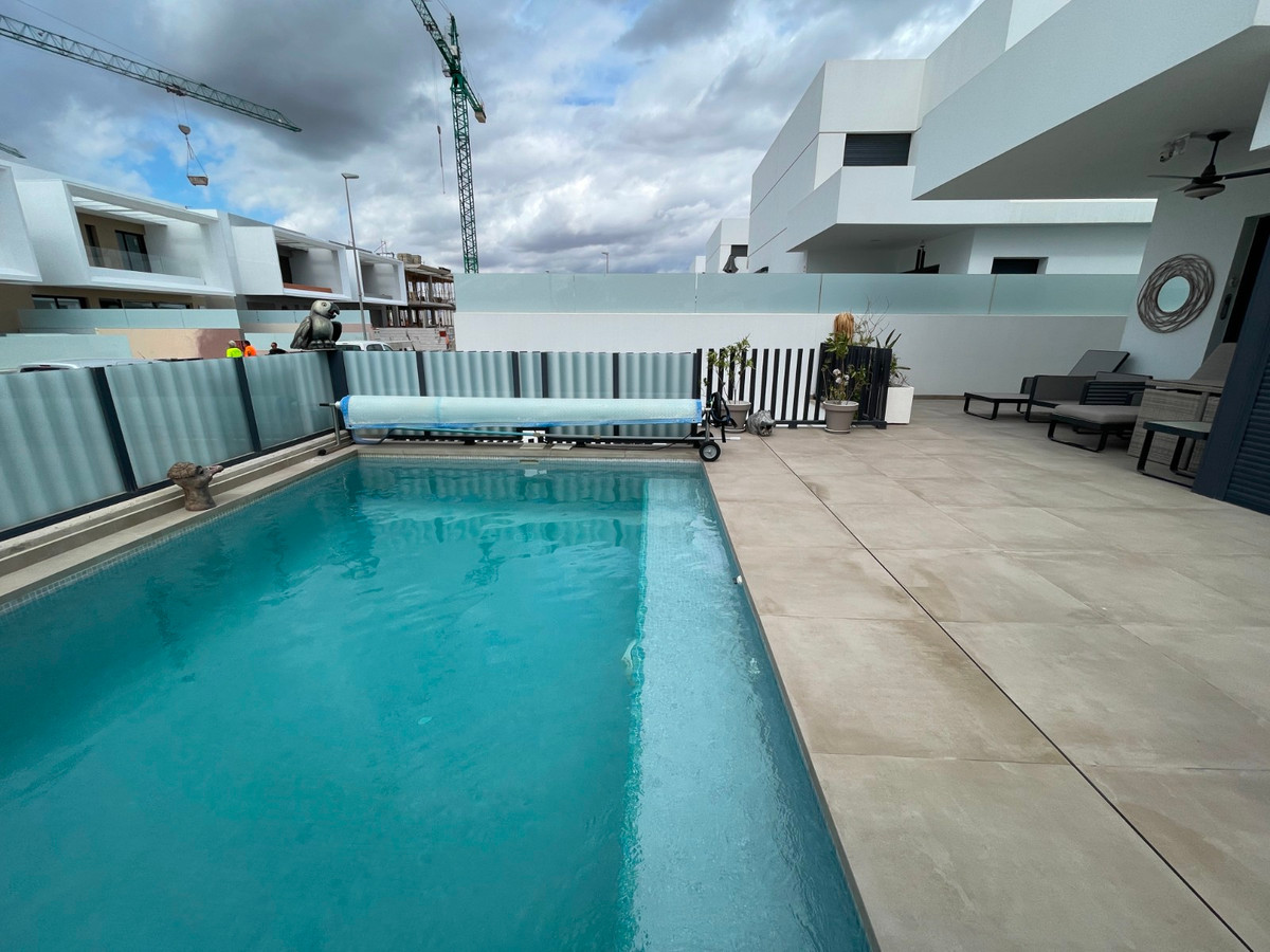 Se vende Villa - Chalet de 3 dormitorios en Costa Blanca, Alicante, España