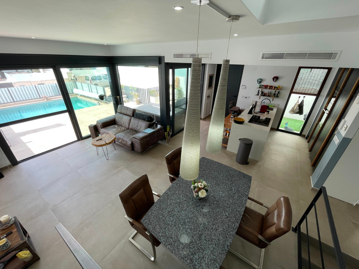 Se vende Villa - Chalet de 3 dormitorios en Costa Blanca, Alicante, España