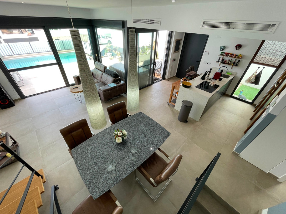 Se vende Villa - Chalet de 3 dormitorios en Costa Blanca, Alicante, España