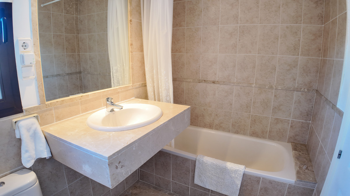 Se vende Apartamento Planta Baja de 2 dormitorios en Costa Del Sol, Málaga, España