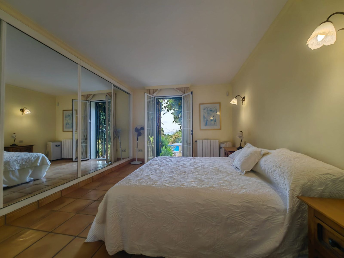 3 Bed Townhouse for sale in Estepona Costa Del Sol, Málaga, Spain