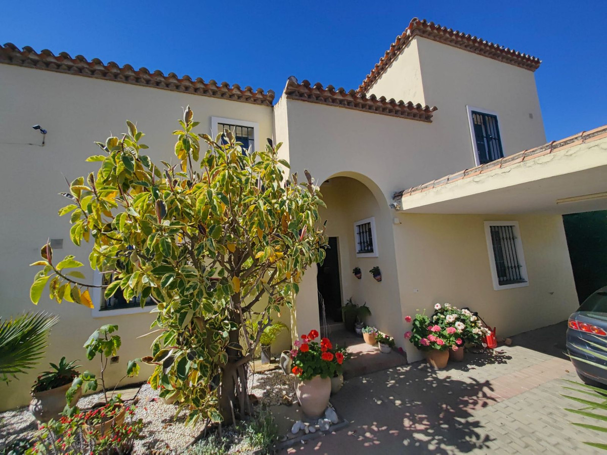 3 Bed Townhouse for sale in Estepona Costa Del Sol, Málaga, Spain