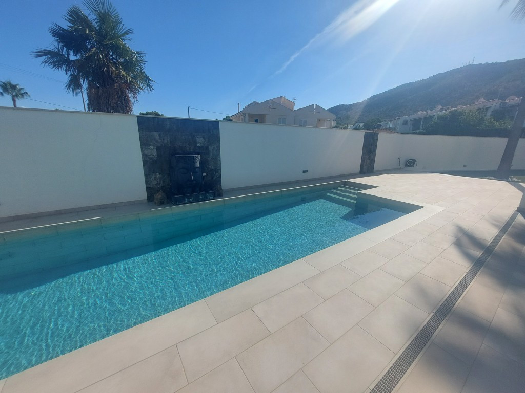 5 Bed Townhouse for sale in Albir Costa Blanca, Alicante, Spain