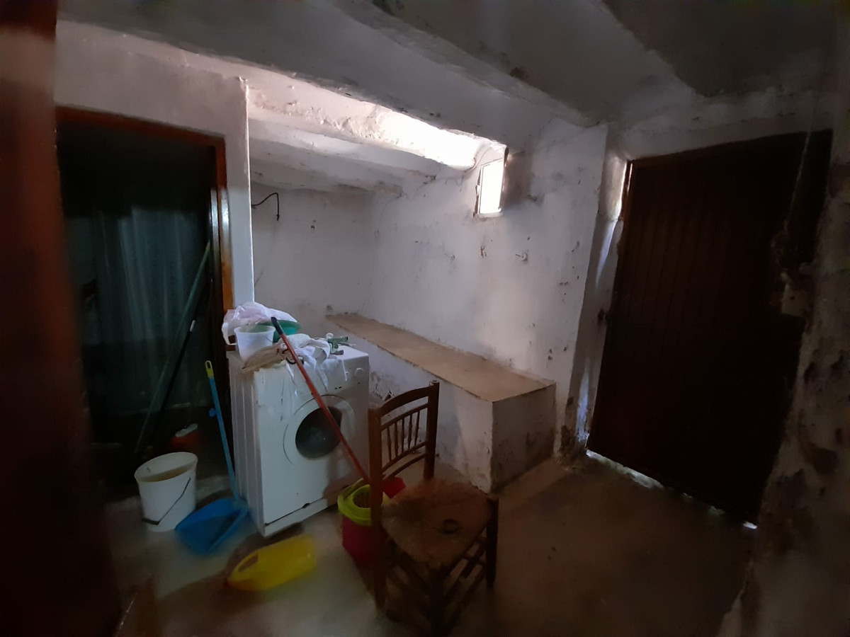 4 Bed Townhouse for sale in Pinoso Costa Blanca, Alicante, Spain
