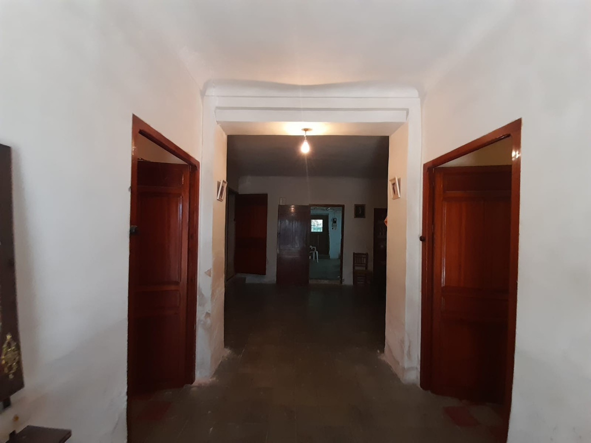 4 Bed Townhouse for sale in Pinoso Costa Blanca, Alicante, Spain