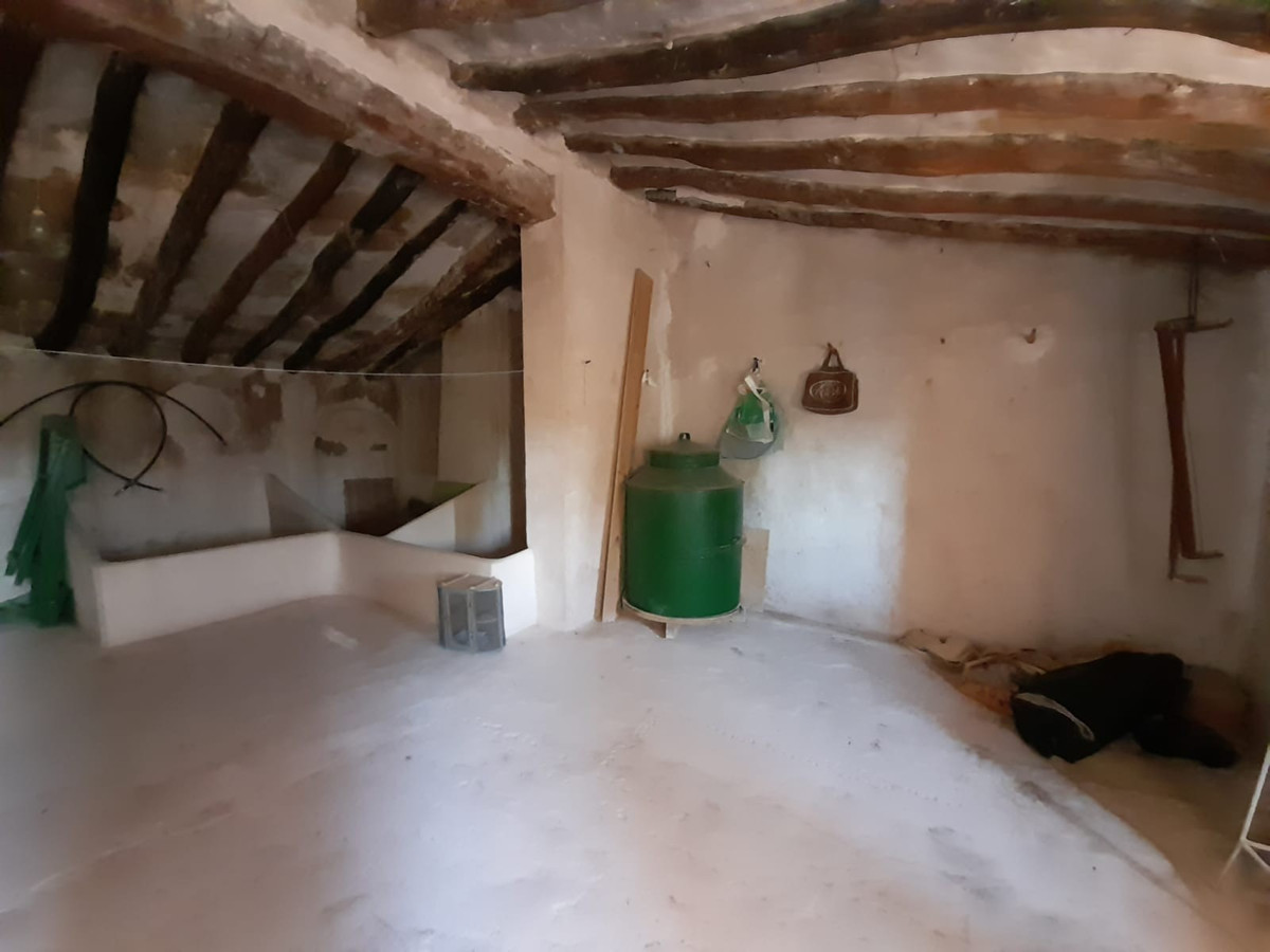 4 Bed Townhouse for sale in Pinoso Costa Blanca, Alicante, Spain