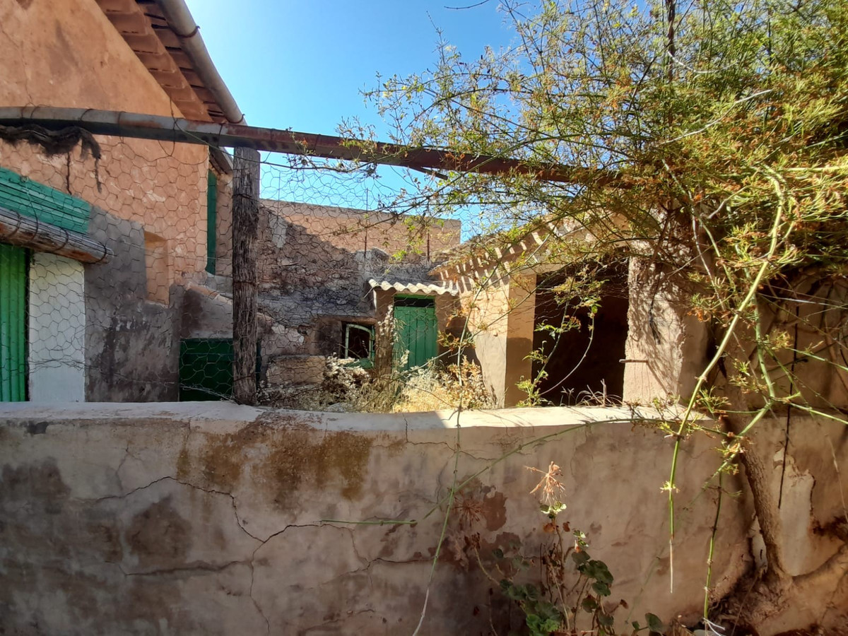 4 Bed Townhouse for sale in Pinoso Costa Blanca, Alicante, Spain