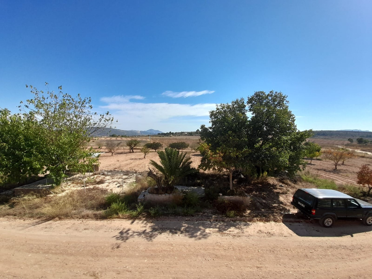 4 Bed Townhouse for sale in Pinoso Costa Blanca, Alicante, Spain