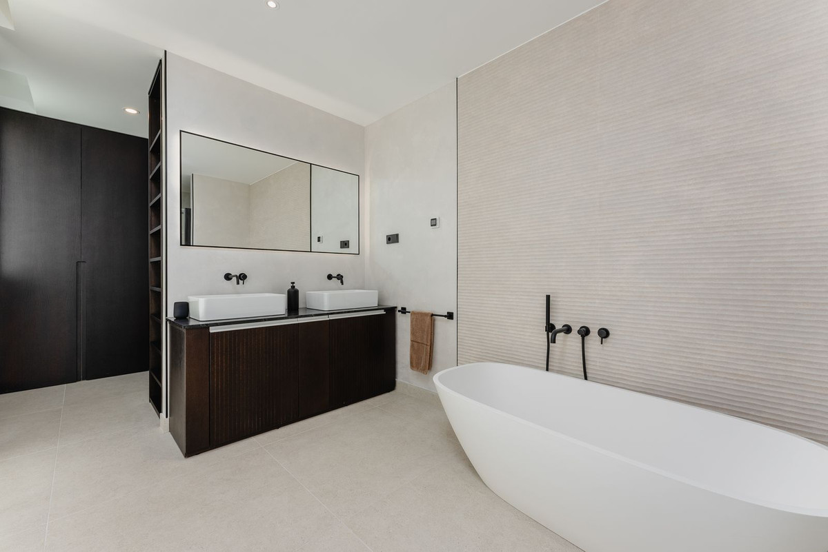 Se vende Apartamento Planta Baja de 3 dormitorios en Costa Del Sol, Málaga, España