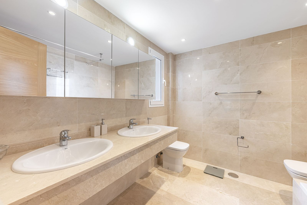 Se vende Apartamento Planta Media de 3 dormitorios en Costa Del Sol, Málaga, España