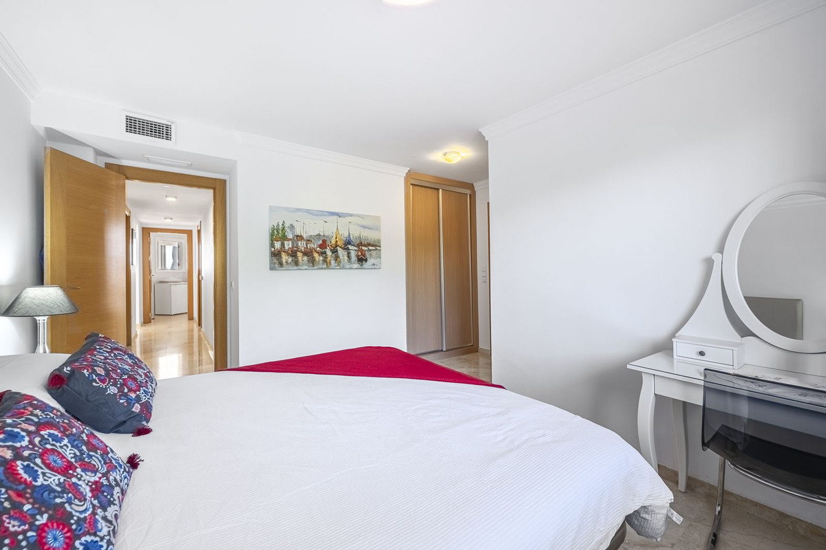 Se vende Apartamento Planta Media de 3 dormitorios en Costa Del Sol, Málaga, España