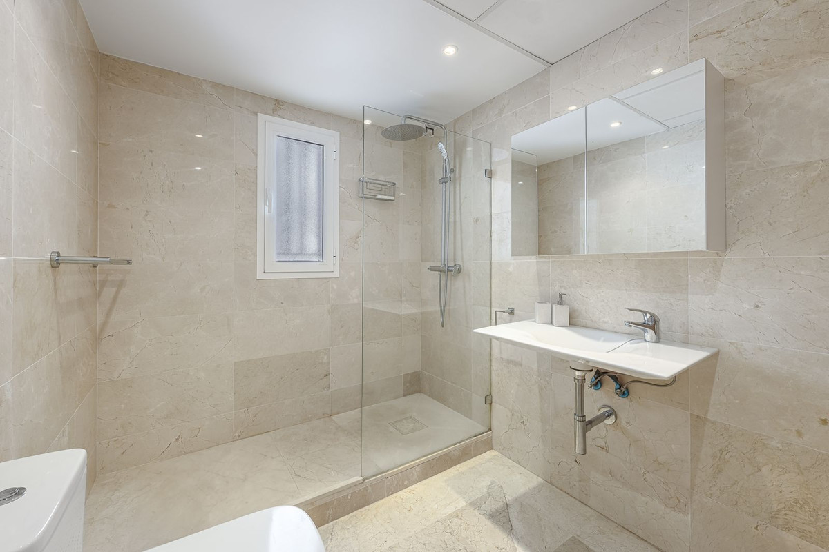 Se vende Apartamento Planta Media de 3 dormitorios en Costa Del Sol, Málaga, España