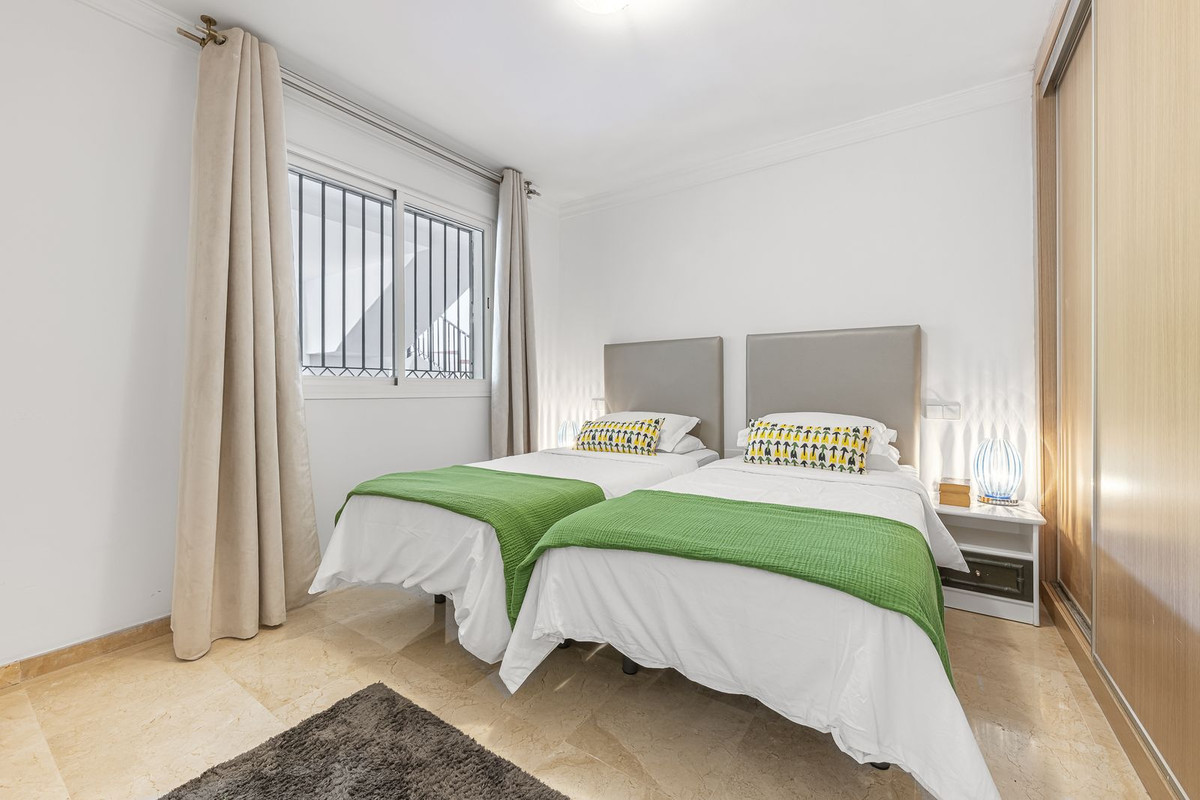 Se vende Apartamento Planta Media de 3 dormitorios en Costa Del Sol, Málaga, España