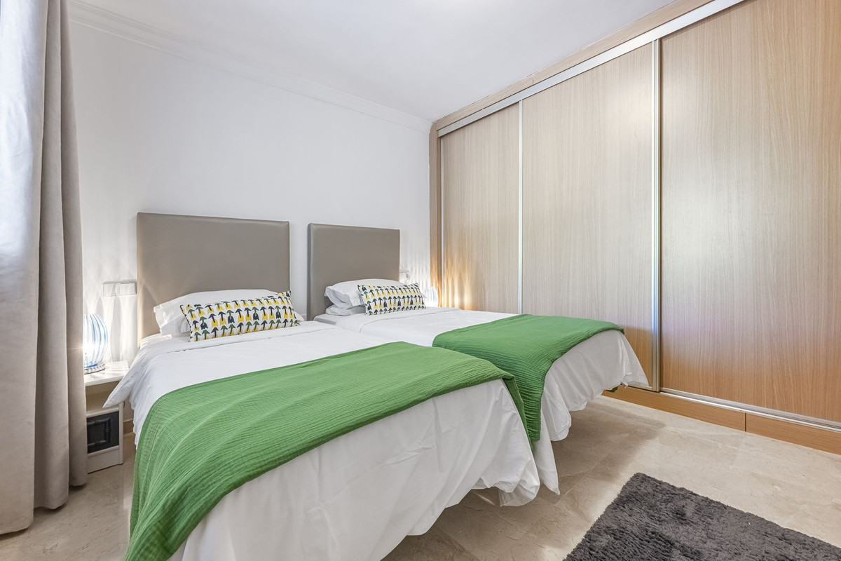 Se vende Apartamento Planta Media de 3 dormitorios en Costa Del Sol, Málaga, España