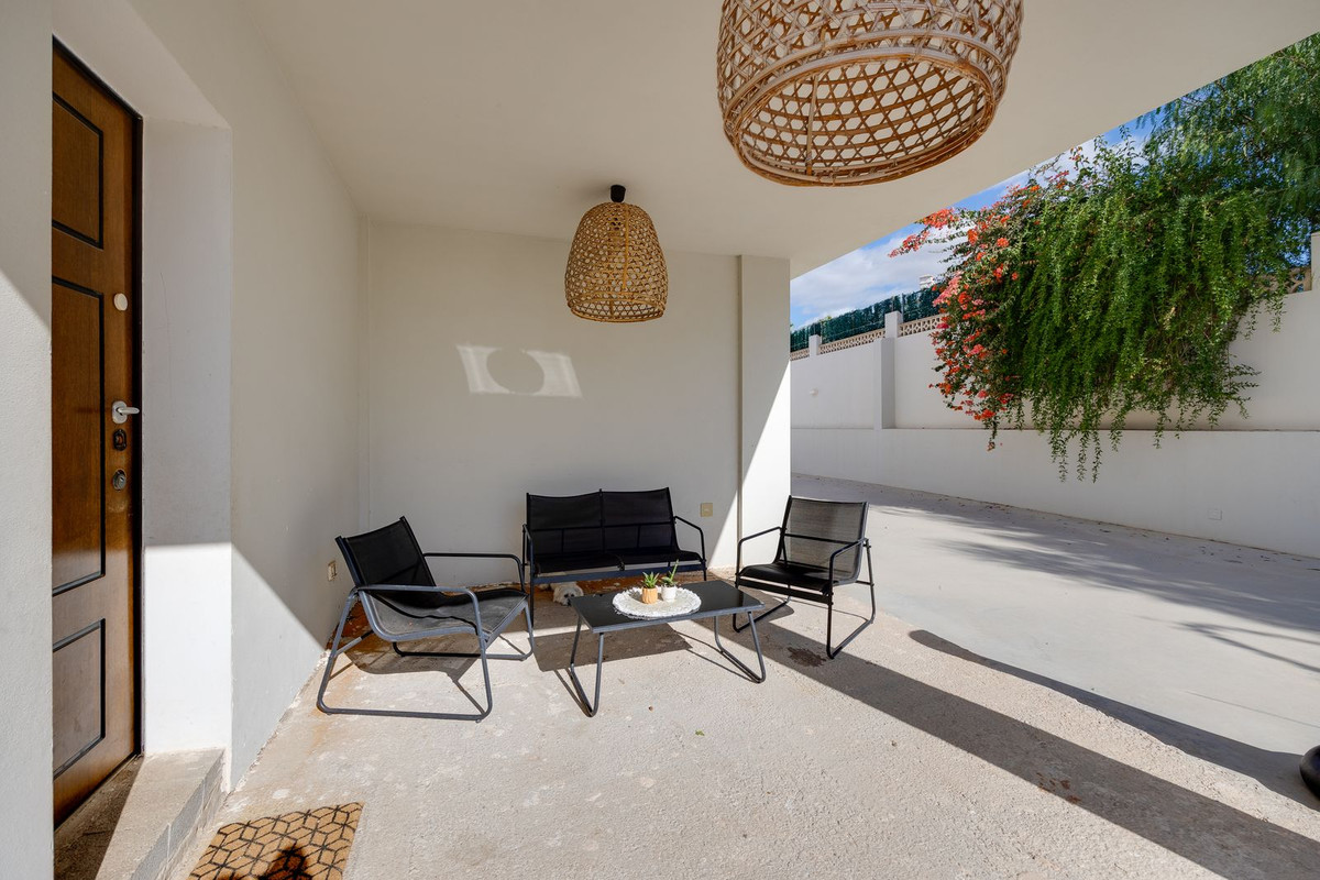 Se vende Villa - Chalet de 4 dormitorios en Costa Blanca, Alicante, España