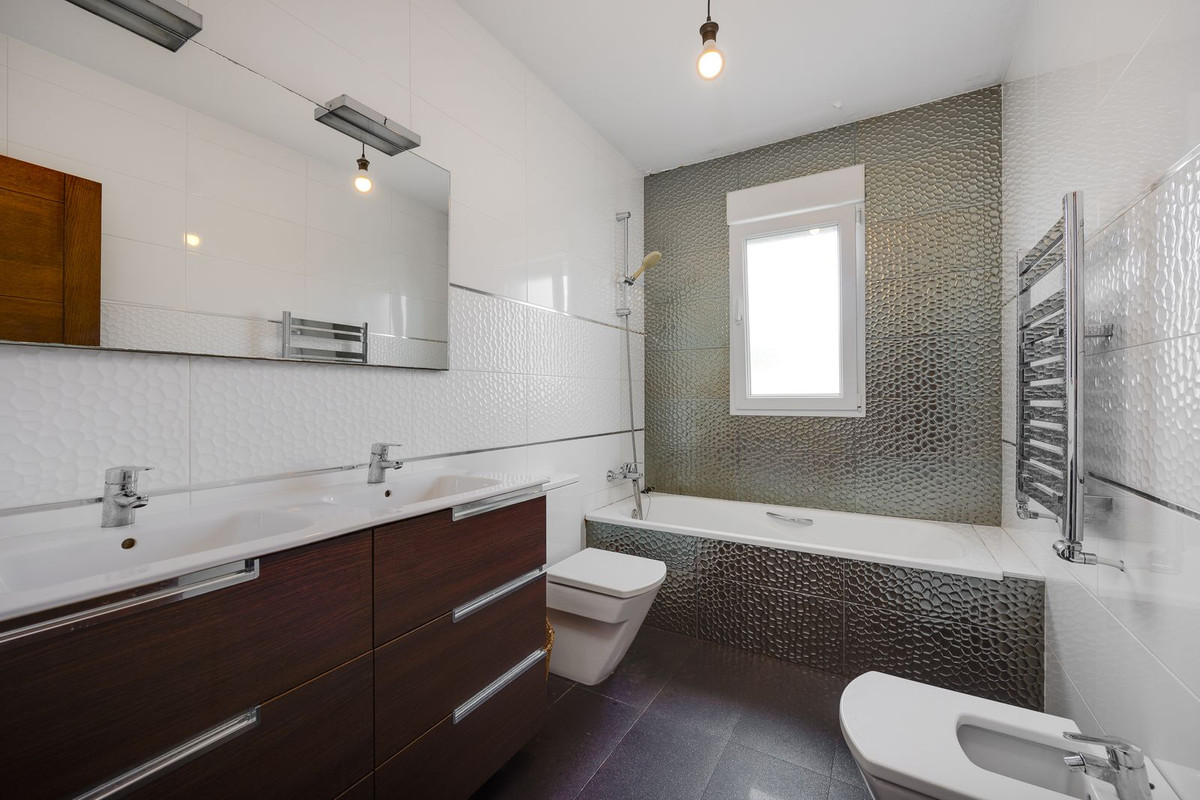 Se vende Villa - Chalet de 4 dormitorios en Costa Blanca, Alicante, España