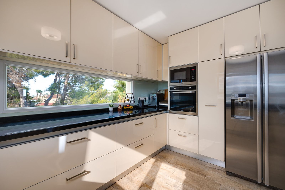 Se vende Villa - Chalet de 4 dormitorios en Costa Blanca, Alicante, España