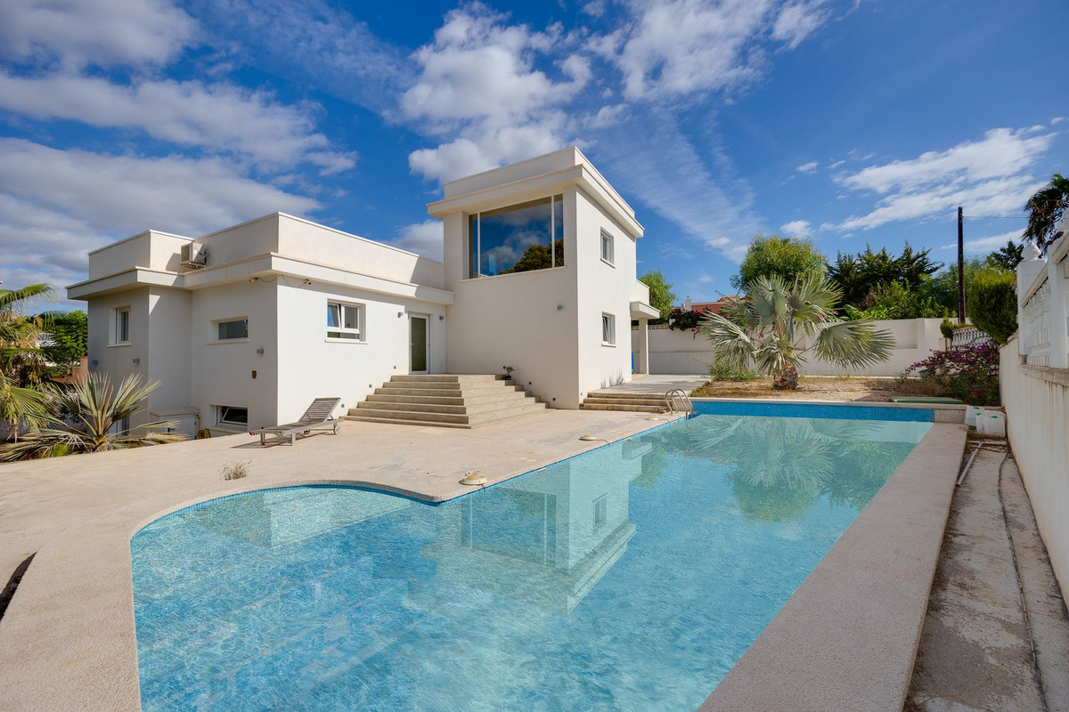 Se vende Villa - Chalet de 4 dormitorios en Costa Blanca, Alicante, España