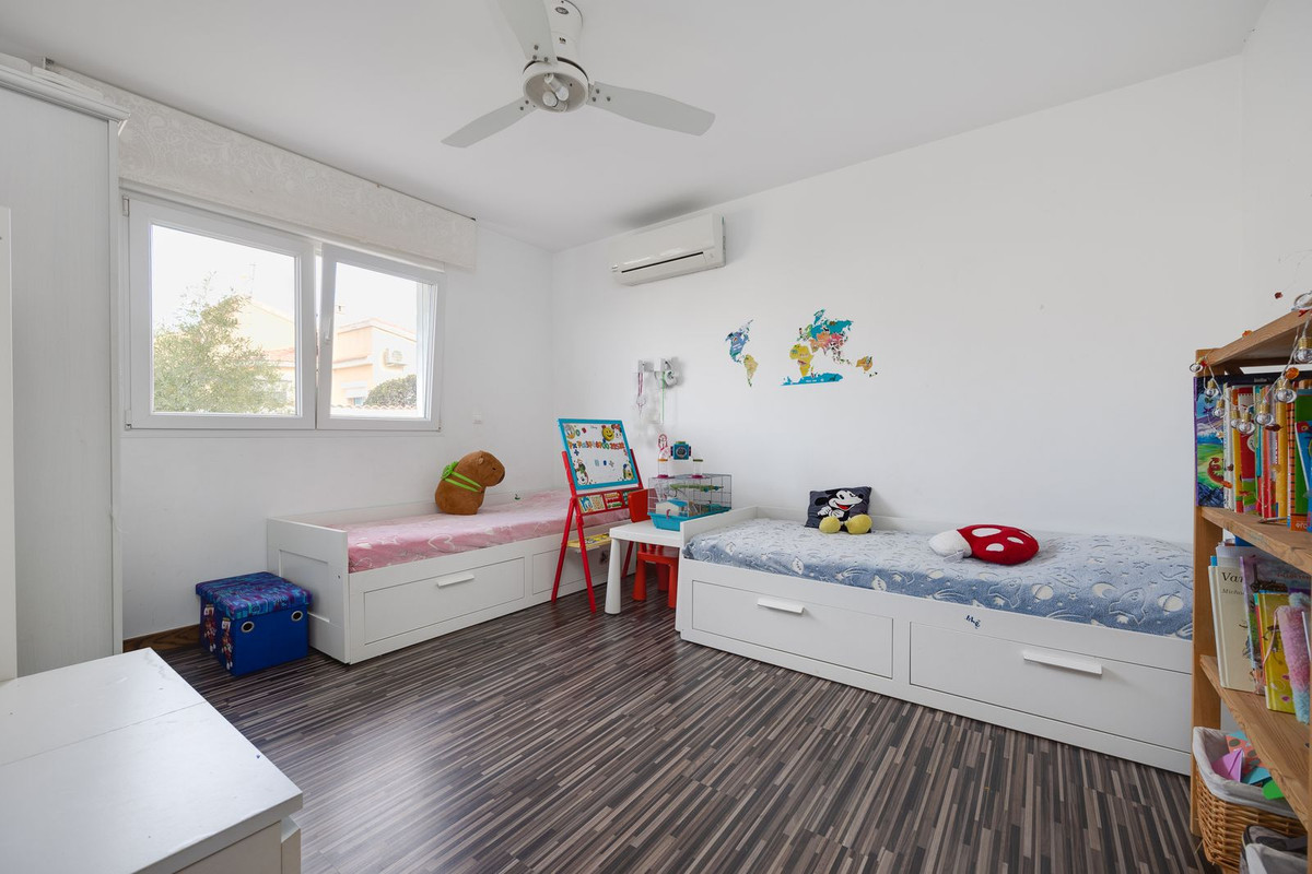 Se vende Villa - Chalet de 4 dormitorios en Costa Blanca, Alicante, España