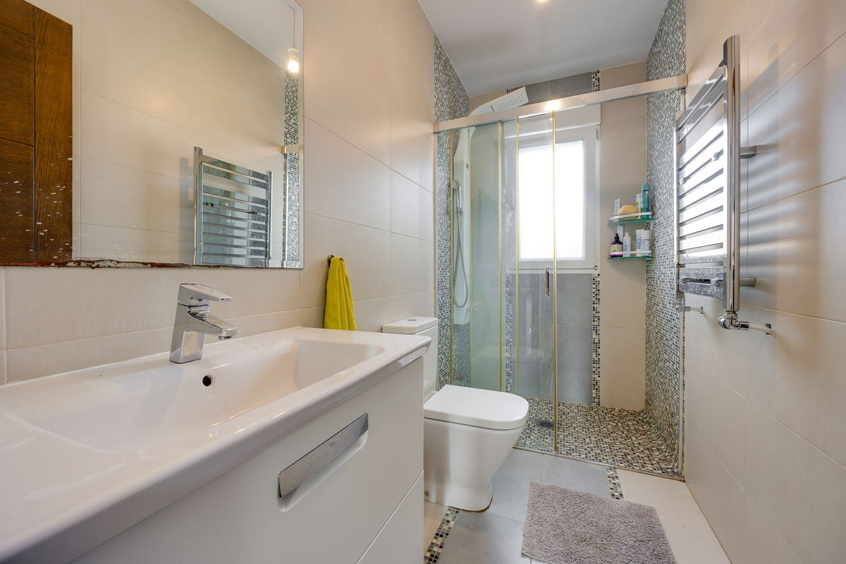 Se vende Villa - Chalet de 4 dormitorios en Costa Blanca, Alicante, España