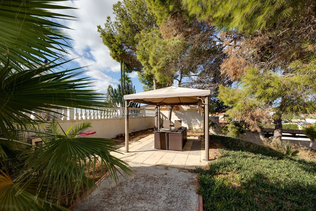 Se vende Villa - Chalet de 4 dormitorios en Costa Blanca, Alicante, España