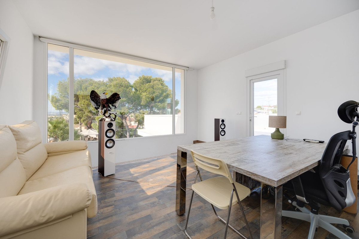 Se vende Villa - Chalet de 4 dormitorios en Costa Blanca, Alicante, España