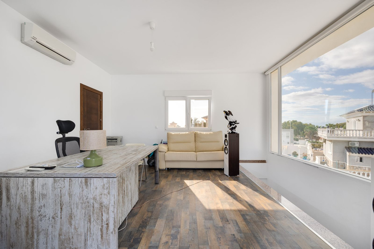 Se vende Villa - Chalet de 4 dormitorios en Costa Blanca, Alicante, España