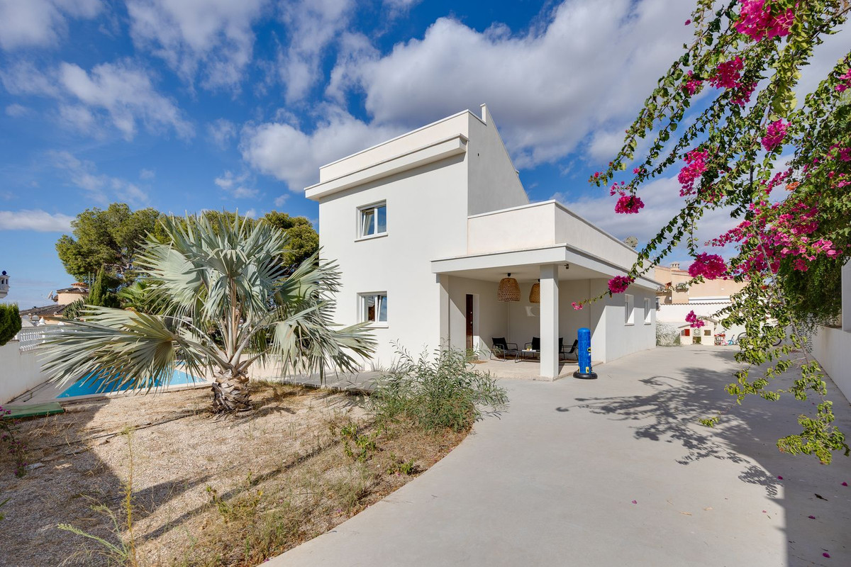 Se vende Villa - Chalet de 4 dormitorios en Costa Blanca, Alicante, España