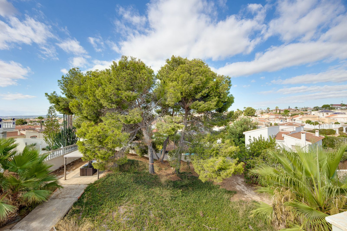 Se vende Villa - Chalet de 4 dormitorios en Costa Blanca, Alicante, España