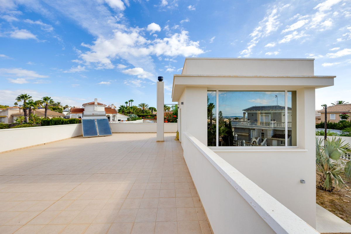 Se vende Villa - Chalet de 4 dormitorios en Costa Blanca, Alicante, España