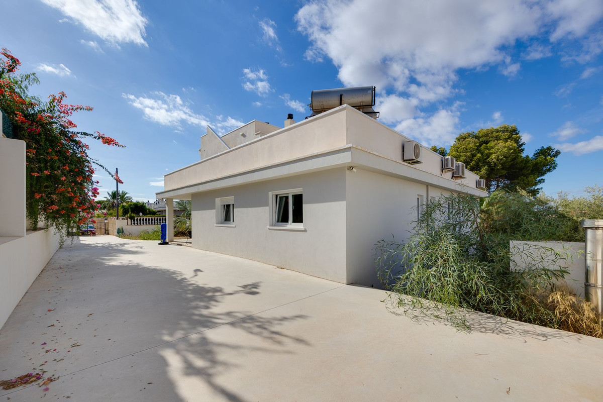 Se vende Villa - Chalet de 4 dormitorios en Costa Blanca, Alicante, España