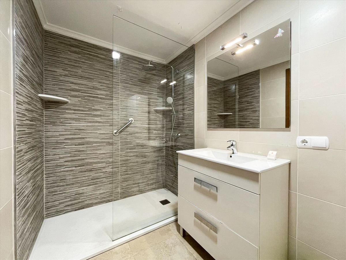 Se vende Apartamento Planta Media de 3 dormitorios en Costa Blanca, Alicante, España