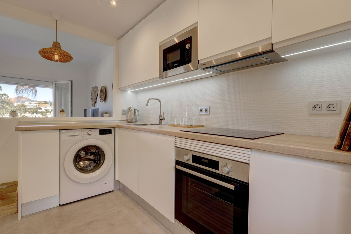 3 Bed Apartment for sale in La Quinta Costa Del Sol, Málaga, Spain