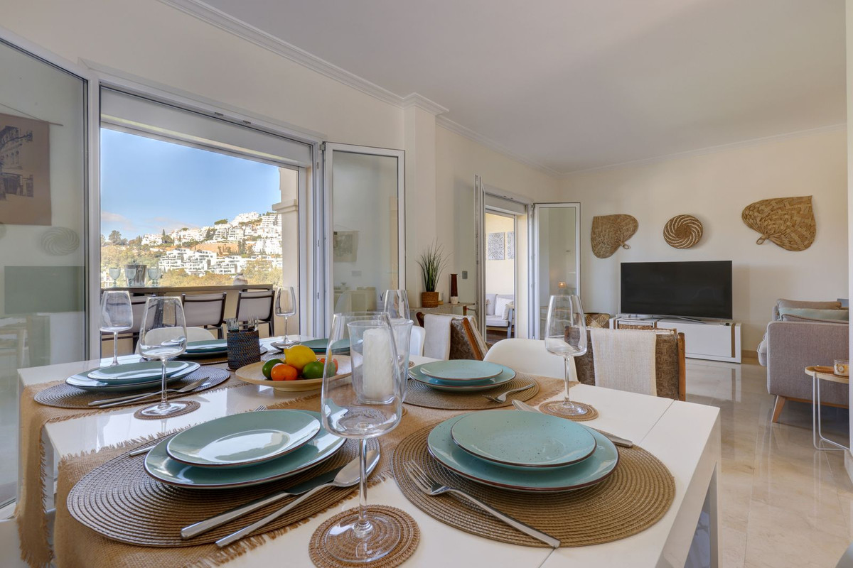 3 Bed Apartment for sale in La Quinta Costa Del Sol, Málaga, Spain