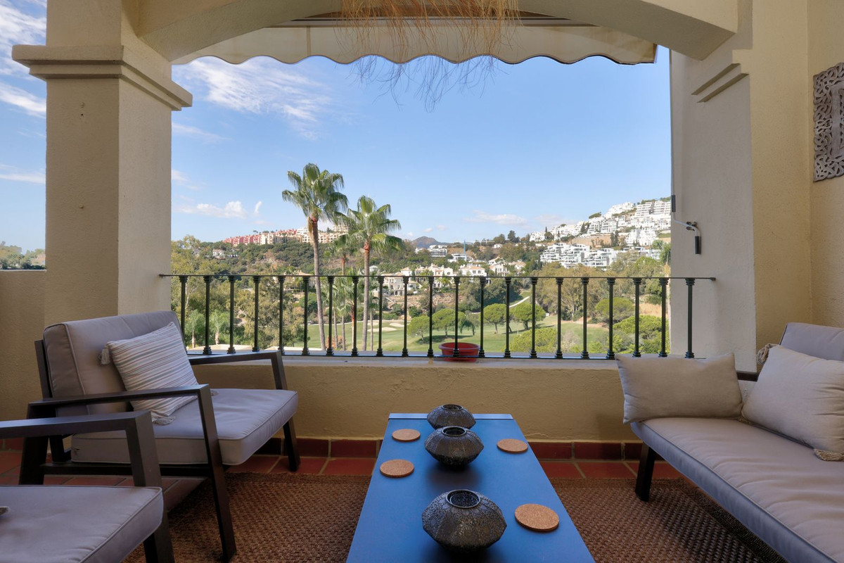 3 Bed Apartment for sale in La Quinta Costa Del Sol, Málaga, Spain