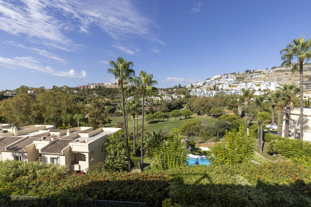 3 Bed Apartment for sale in La Quinta Costa Del Sol, Málaga, Spain