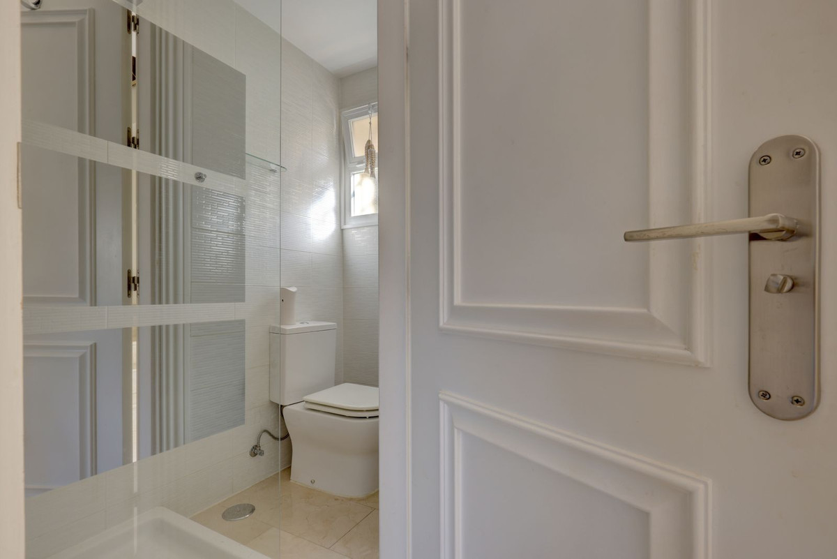 3 Bed Apartment for sale in La Quinta Costa Del Sol, Málaga, Spain